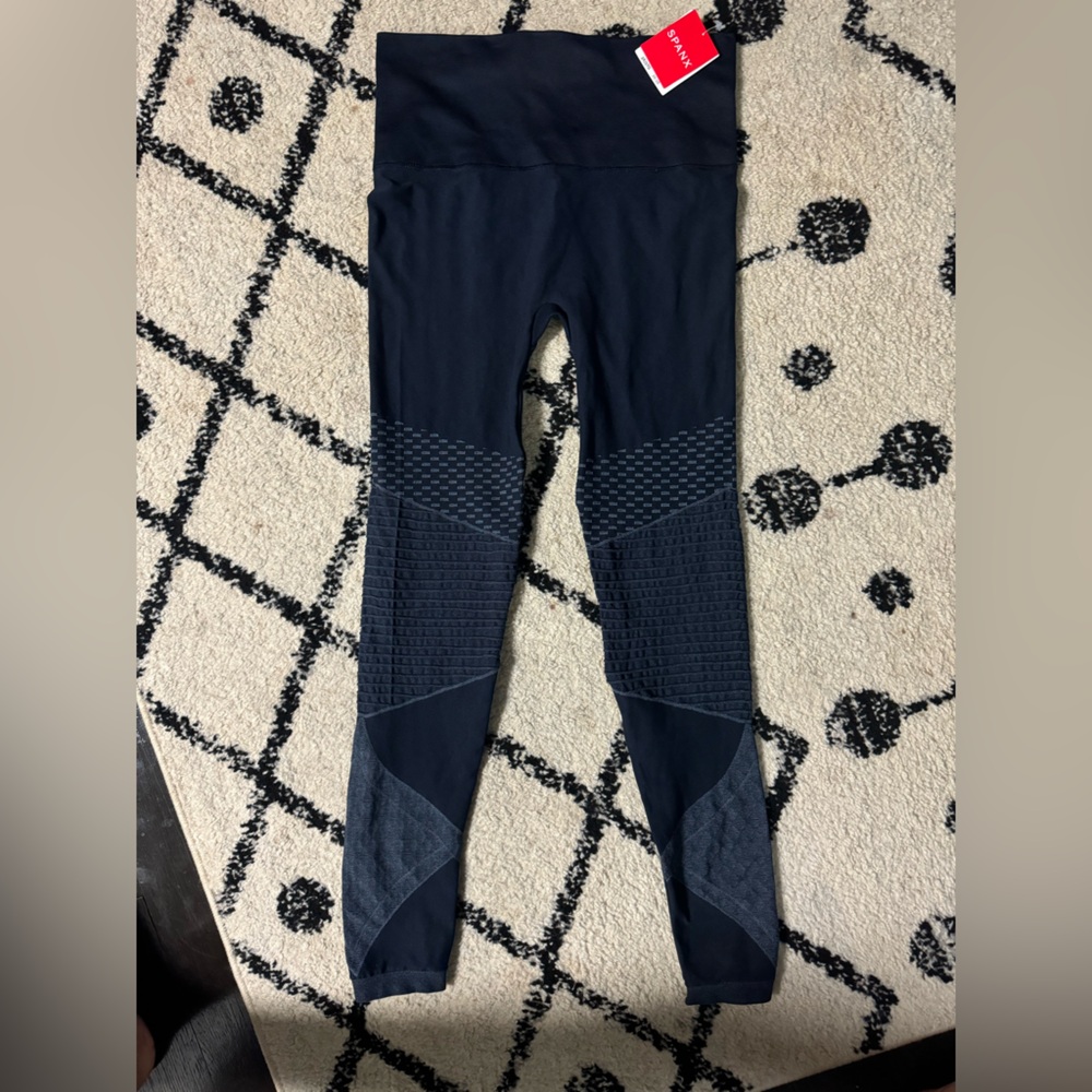 Spanx. Seamless moto leggings. Color: indigo sky. Size:M